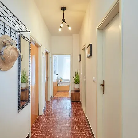 Niko Apartment *